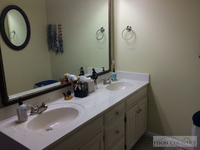 240 Rhododendron Loop Newland, NC 28657 - Photo 8 of 11 Gallery Image 8