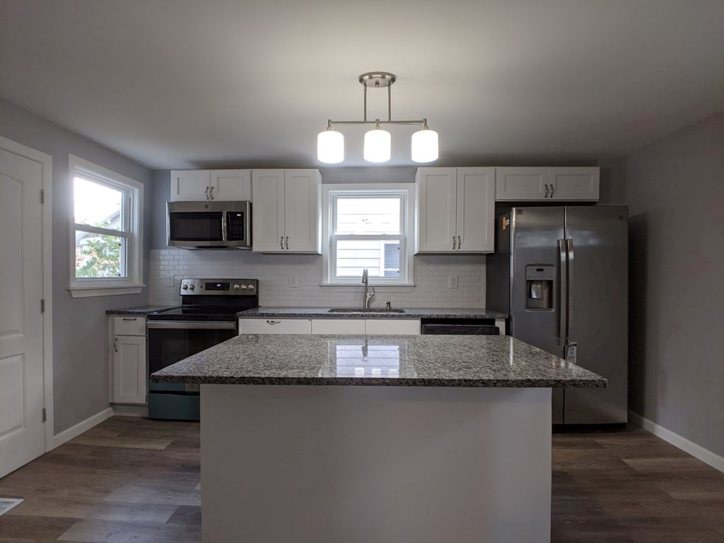 41 Ladd Street Springfield, MA 01109 - Photo 4 of 26 Gallery Image 4