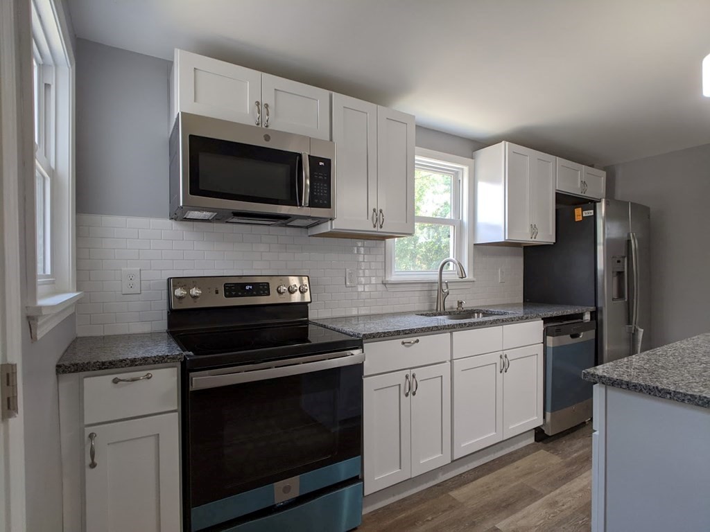 41 Ladd Street Springfield, MA 01109 - Photo 5 of 26 Gallery Image 5