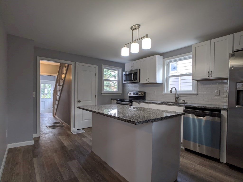 41 Ladd Street Springfield, MA 01109 - Photo 7 of 26 Gallery Image 7