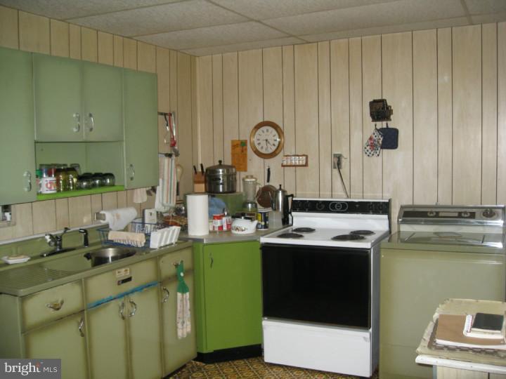 1498 Pitman Downer Road Williamstown, NJ 08094 - Photo 10 of 15 Kitchen