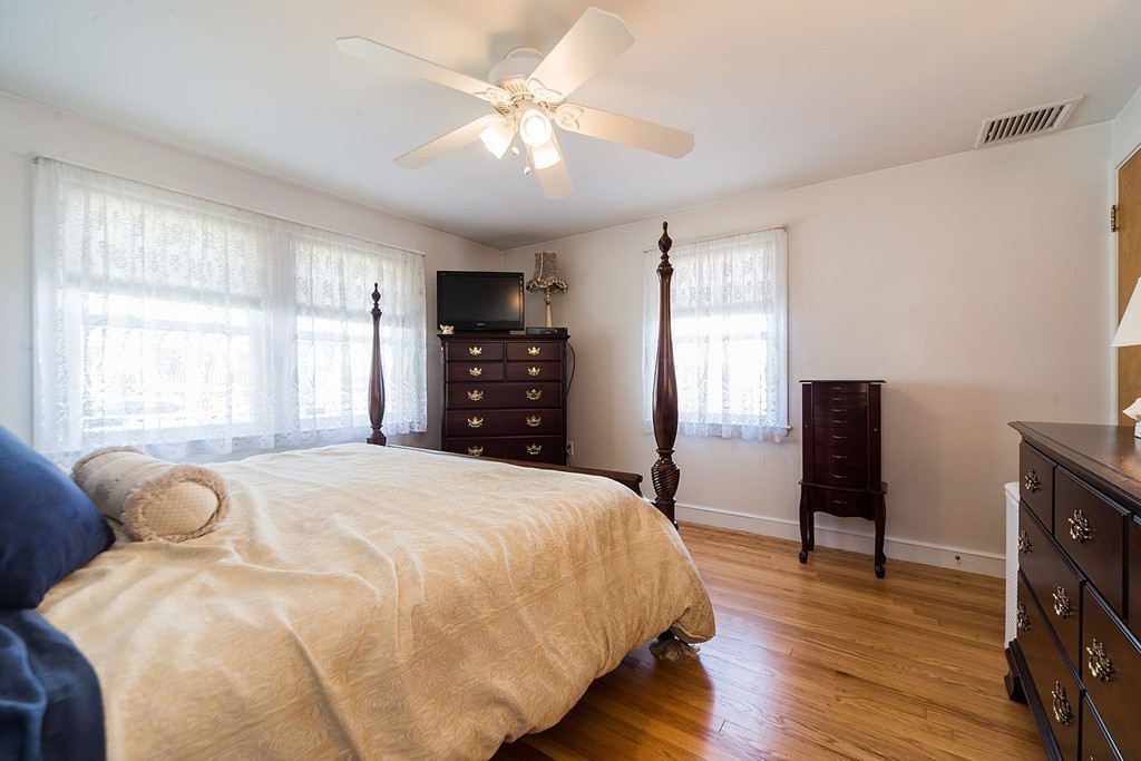 22 Nutting Road Waltham, MA 02451 - Photo 4 of 18 Gallery Image 4