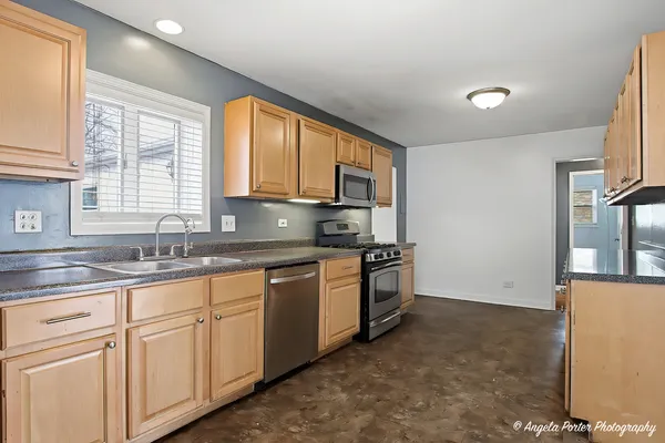$255,000 | 2936 Witchwood Lane, Waukegan, IL 60087