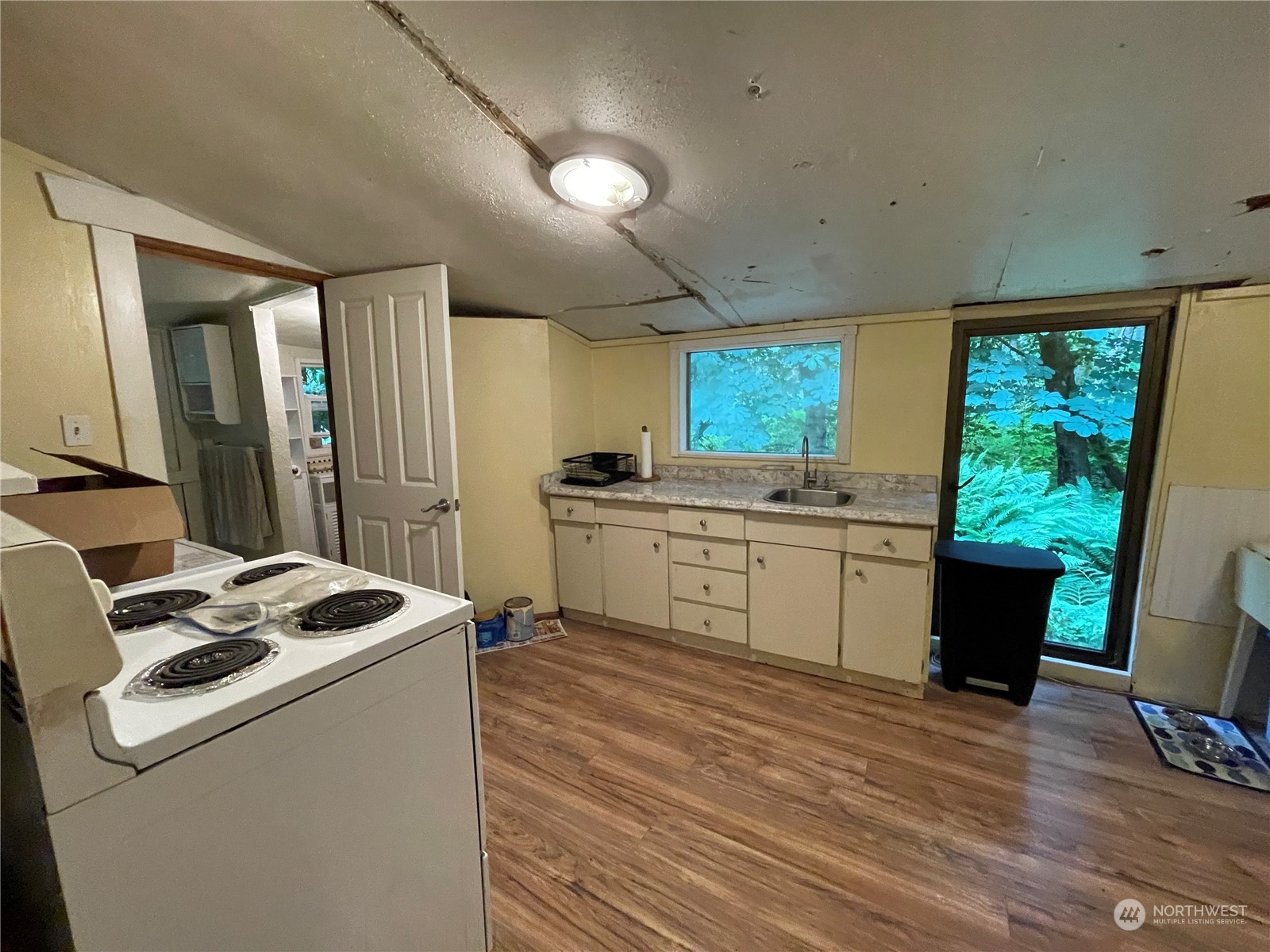 4388 Deer Lake Road Clinton, WA 98236 - Photo 10 of 17 Gallery Image 10