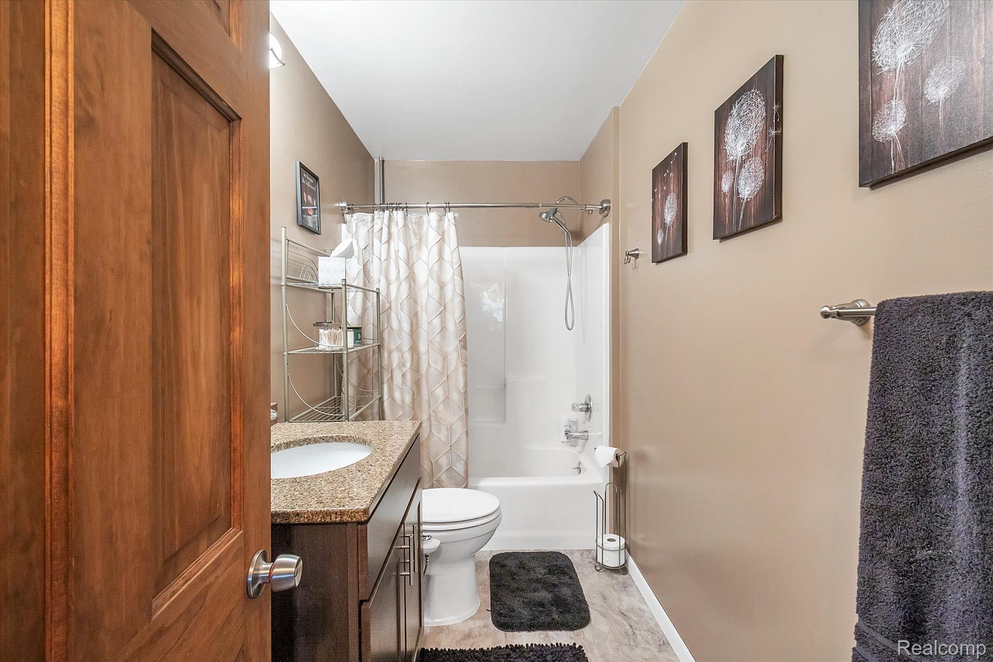 22115 Haggerty Road Belleville, MI 48111 - Photo 43 of 47 GUEST FULL BATHROOM