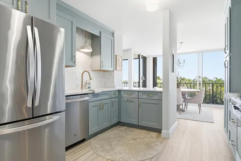 $646,000 | 122 Lakeshore Drive, Unit 433, North Palm Beach, FL 33408