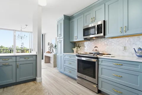 $646,000 | 122 Lakeshore Drive, Unit 433, North Palm Beach, FL 33408