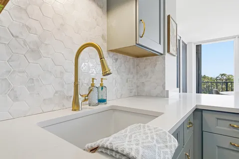 $646,000 | 122 Lakeshore Drive, Unit 433, North Palm Beach, FL 33408