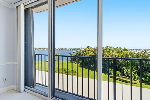 $646,000 | 122 Lakeshore Drive, Unit 433, North Palm Beach, FL 33408