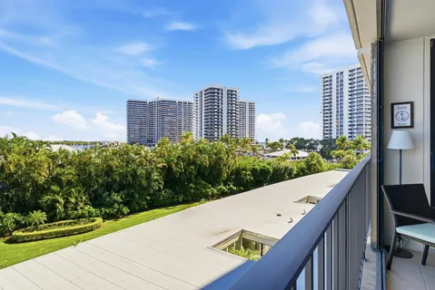 $646,000 | 122 Lakeshore Drive, Unit 433, North Palm Beach, FL 33408