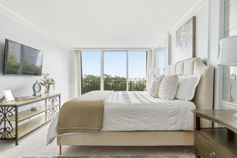 $646,000 | 122 Lakeshore Drive, Unit 433, North Palm Beach, FL 33408