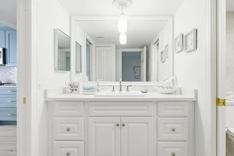 $646,000 | 122 Lakeshore Drive, Unit 433, North Palm Beach, FL 33408