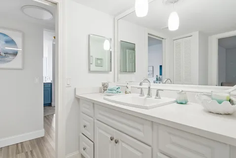 $646,000 | 122 Lakeshore Drive, Unit 433, North Palm Beach, FL 33408