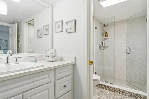 $646,000 | 122 Lakeshore Drive, Unit 433, North Palm Beach, FL 33408