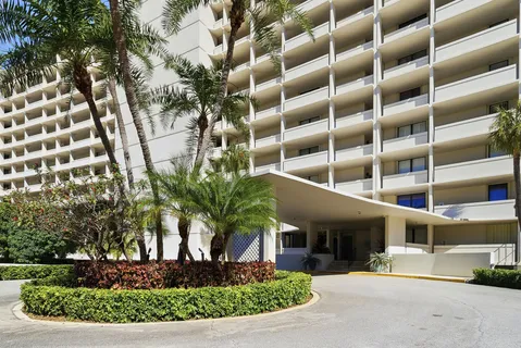$646,000 | 122 Lakeshore Drive, Unit 433, North Palm Beach, FL 33408