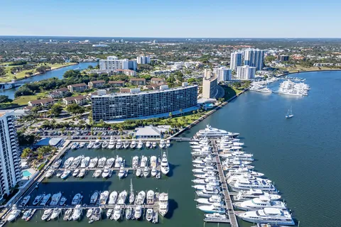 $646,000 | 122 Lakeshore Drive, Unit 433, North Palm Beach, FL 33408