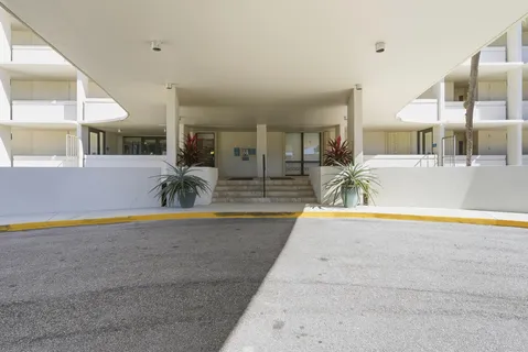 $646,000 | 122 Lakeshore Drive, Unit 433, North Palm Beach, FL 33408