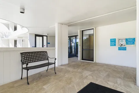 $646,000 | 122 Lakeshore Drive, Unit 433, North Palm Beach, FL 33408