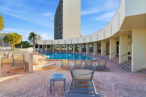 $646,000 | 122 Lakeshore Drive, Unit 433, North Palm Beach, FL 33408