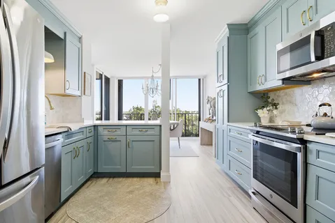 $646,000 | 122 Lakeshore Drive, Unit 433, North Palm Beach, FL 33408