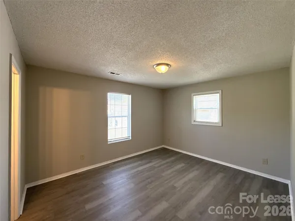 $1,550 | 333 East Todd Lane, Charlotte, NC 28208