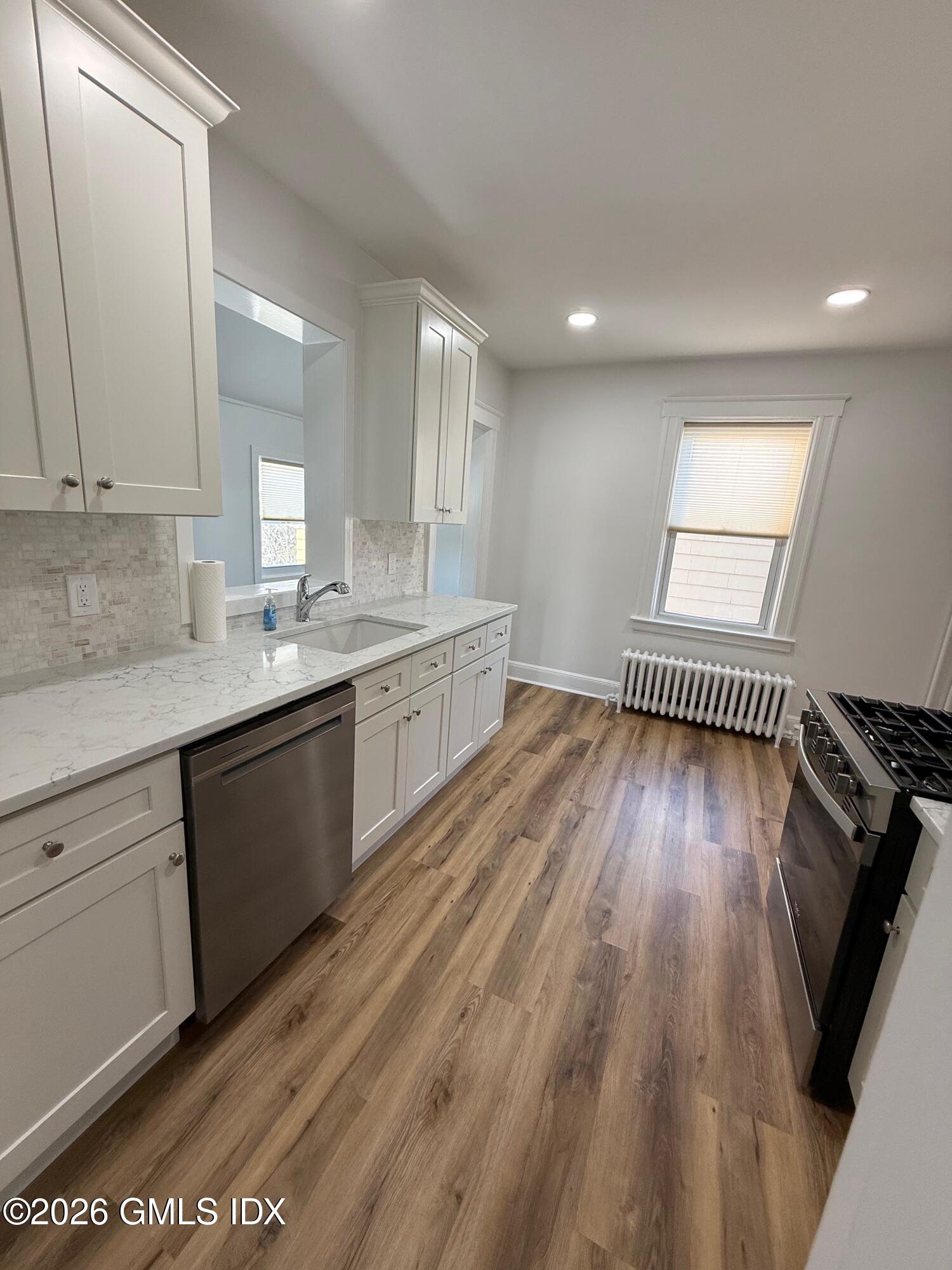 240 Hamilton Avenue, Unit 2 Greenwich, CT 06830 - Photo 4 of 17 IMG_0250