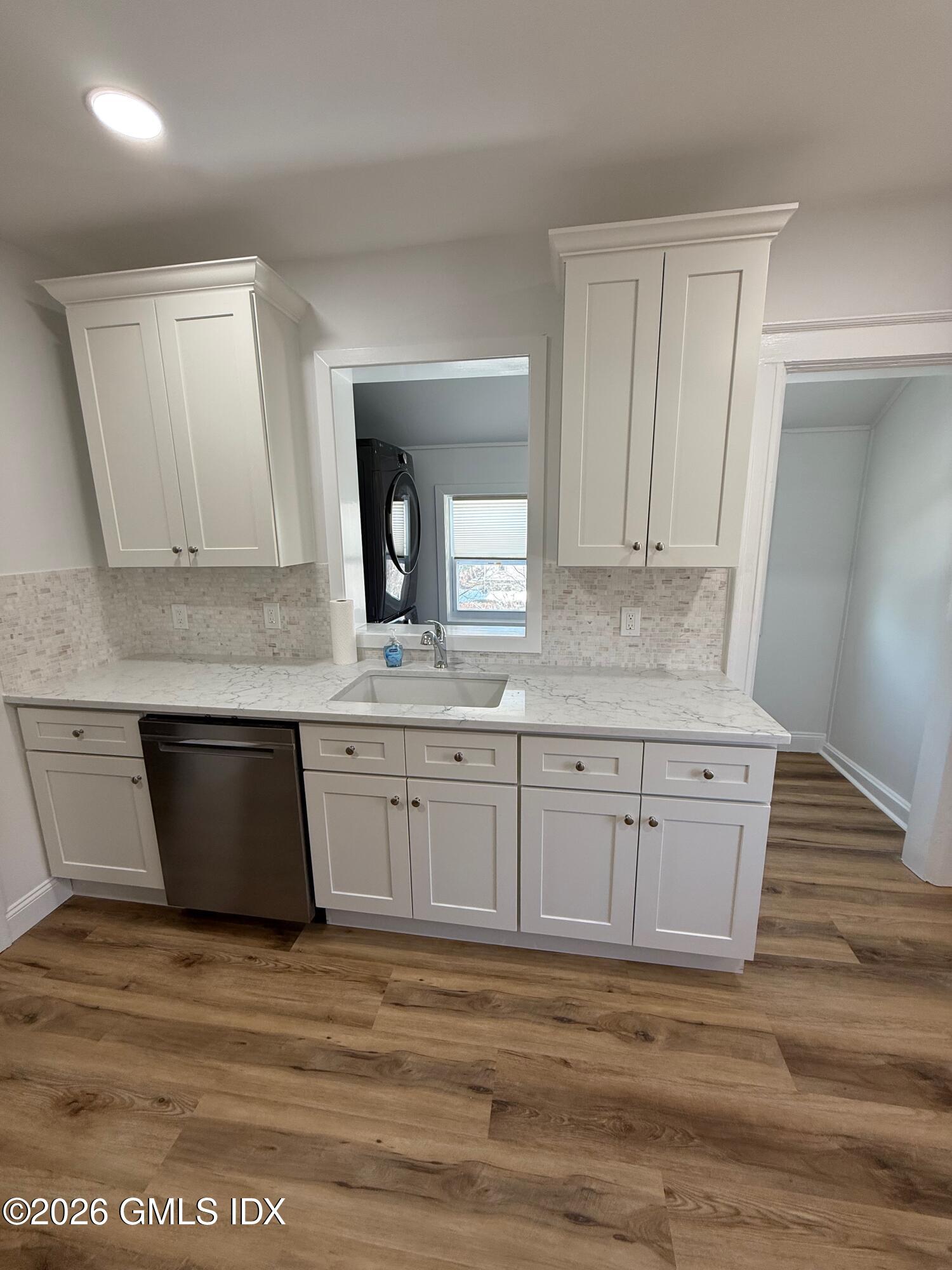 240 Hamilton Avenue, Unit 2 Greenwich, CT 06830 - Photo 5 of 17 IMG_0247 2