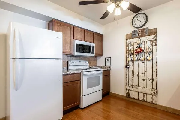 $1,250 | 10545 West Coggins Drive, Sun City, AZ 85351