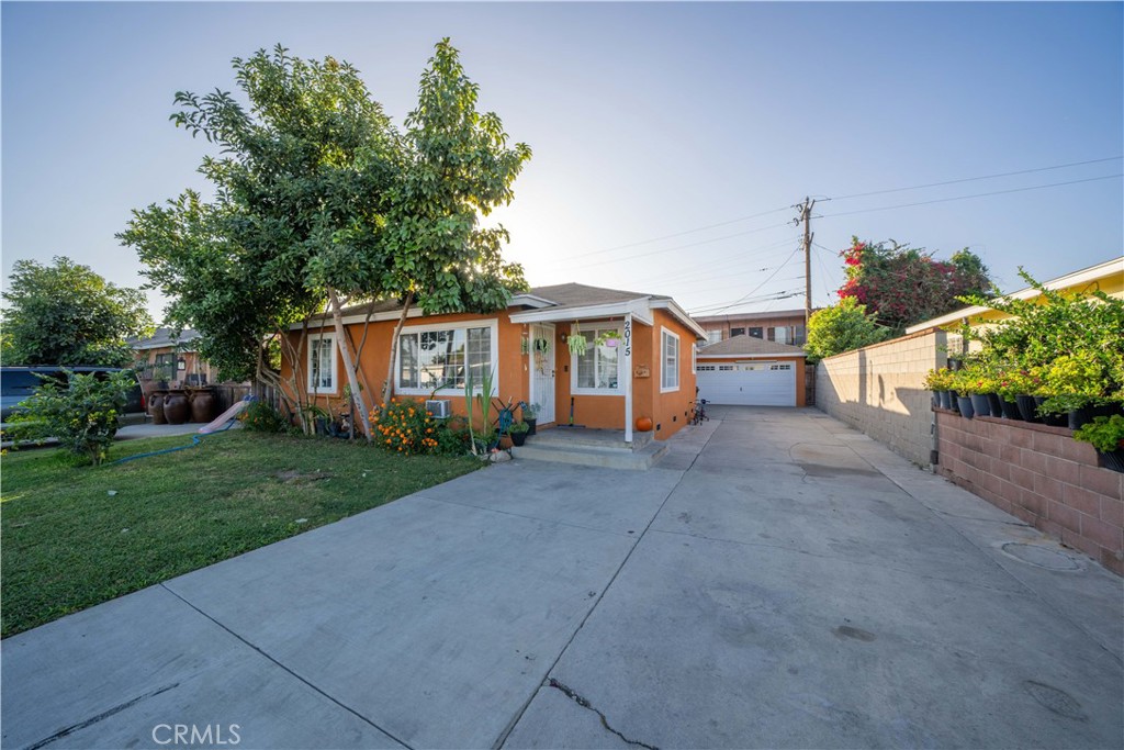 a view of house and outdoor space
