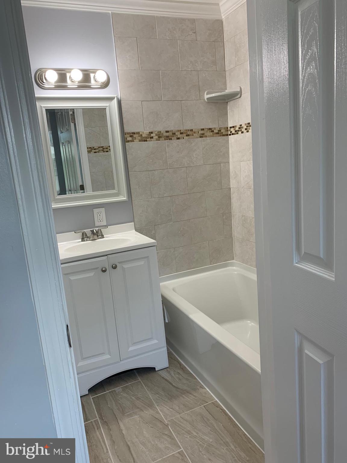 13124 Rock Ridge Lane Woodbridge, VA 22191 - Photo 17 of 20 Bathrrom 1
