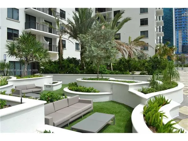 $3,300 | 999 Southwest 1st Avenue, Unit 3210, Miami, FL 33130