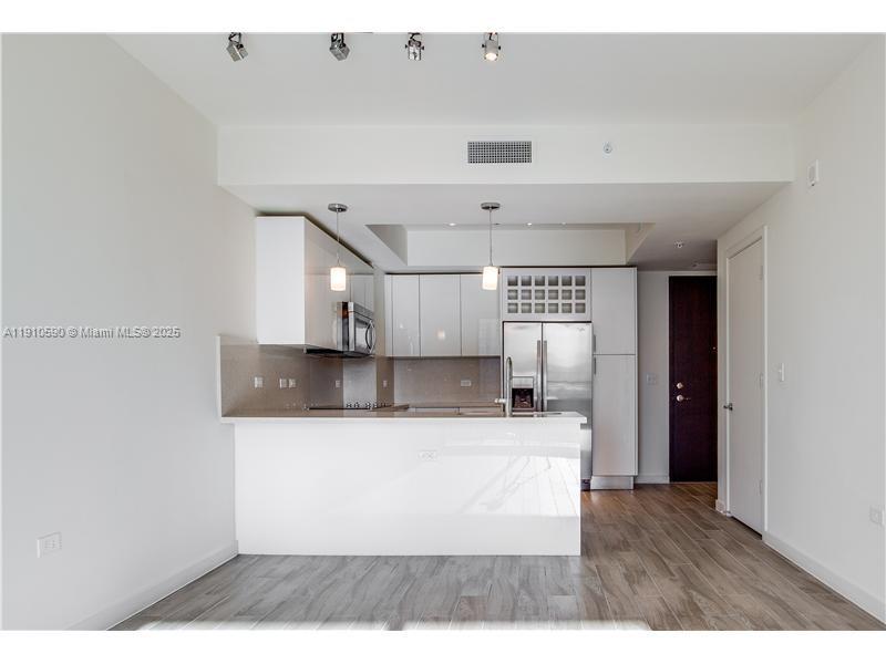 999 Southwest 1st Avenue, Unit 3210 Miami, FL 33130 - Photo 3 of 18