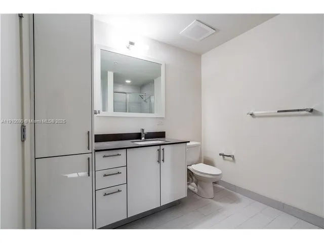 $3,300 | 999 Southwest 1st Avenue, Unit 3210, Miami, FL 33130