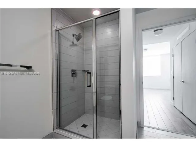 $3,300 | 999 Southwest 1st Avenue, Unit 3210, Miami, FL 33130