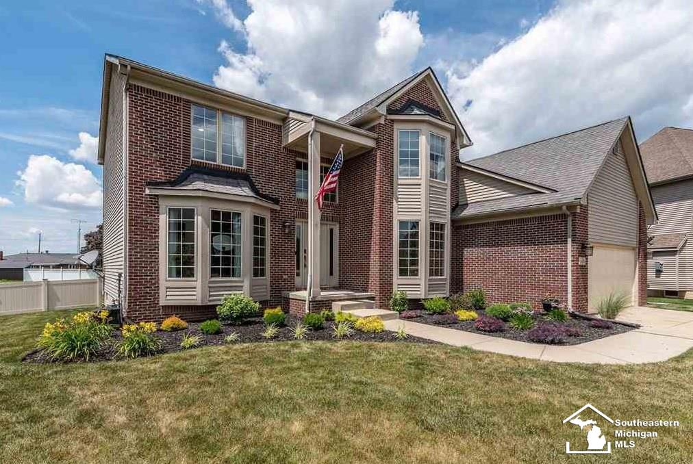 606 Ridge Point Drive Dundee, MI 48131 - Photo 2 of 43