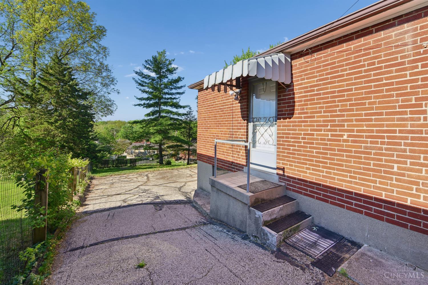 627 Roebling Road Cincinnati, OH 45238 - Photo 32 of 53