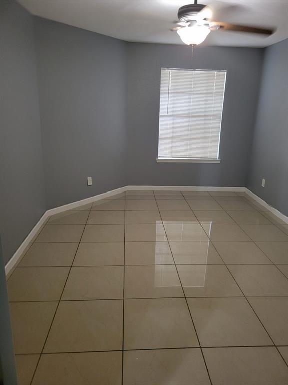 9700 Leawood Boulevard, Unit 1111 Houston, TX 77099 - Photo 3 of 11 2nd Bedroom