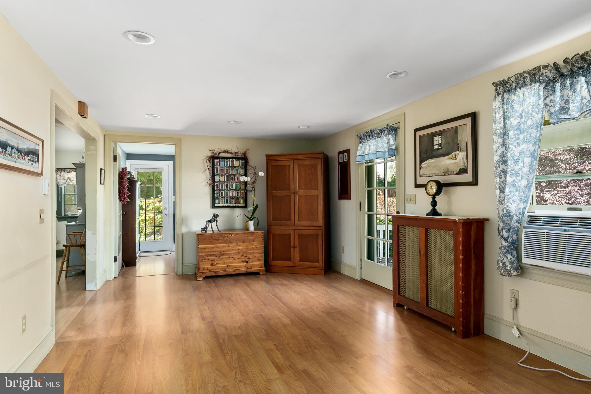 304 Cranbury Road Princeton Junction, NJ 08550 - Photo 4 of 35