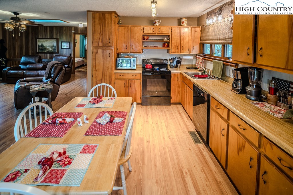 190 Spruce Pine Road Newland, NC 28657 - Photo 28 of 44