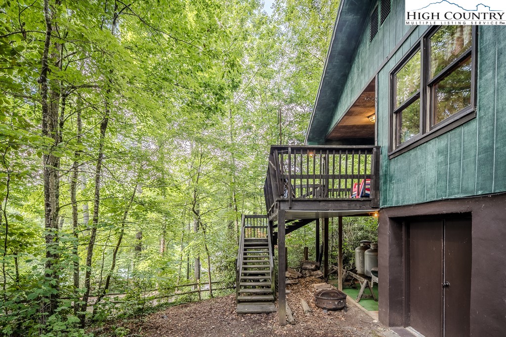 190 Spruce Pine Road Newland, NC 28657 - Photo 4 of 44