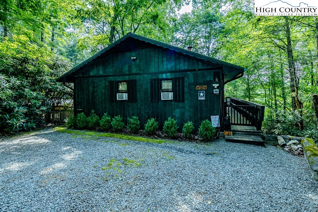 190 Spruce Pine Road Newland, NC 28657 - Photo 5 of 44