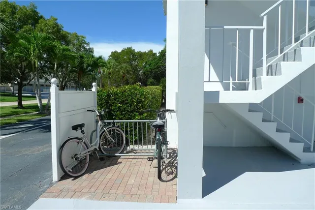 $4,000 | 72 7th Street South, Unit 203, Naples, FL 34102