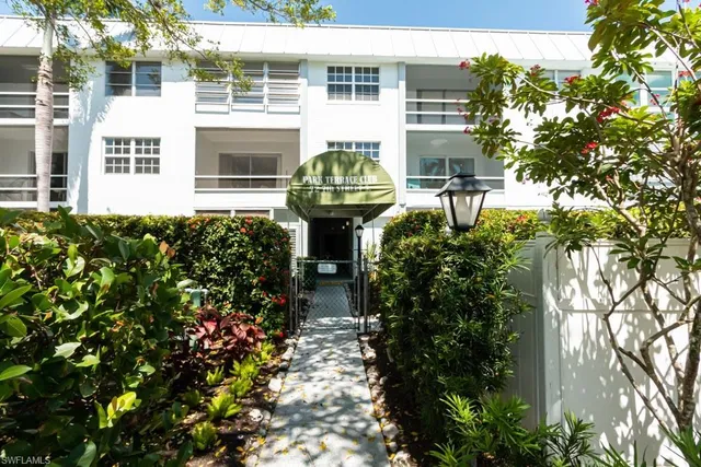 $4,000 | 72 7th Street South, Unit 203, Naples, FL 34102