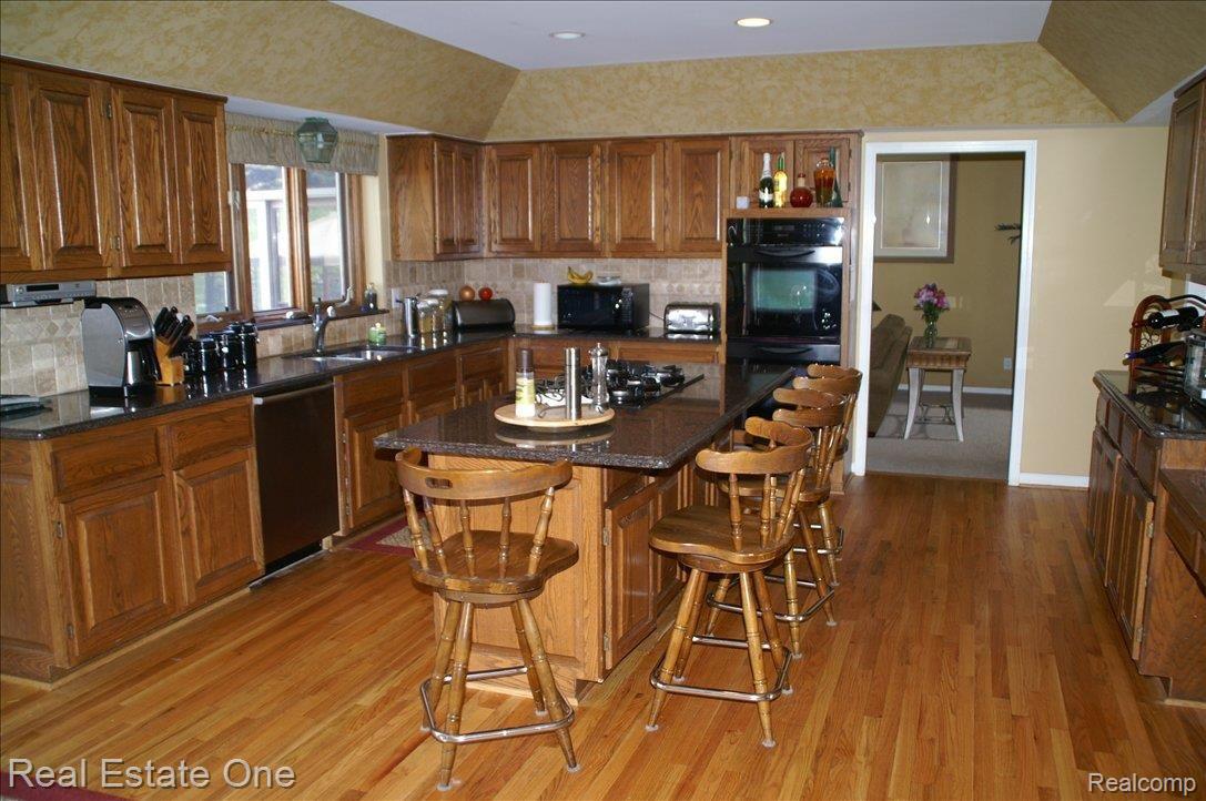 2995 Pheasant Ring Drive Rochester, MI 48309 - Photo 6 of 25 Kitchen #2