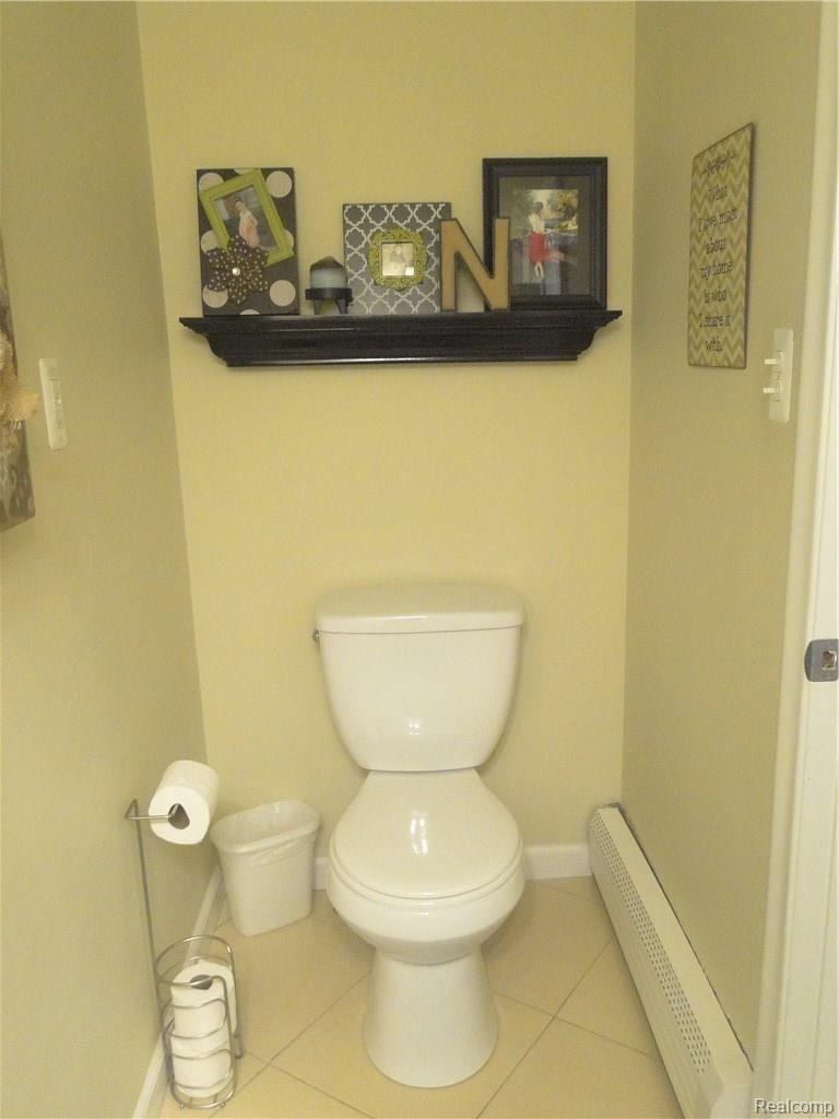 2049 Walton Blvd. Rochester, MI 48309 - Photo 37 of 41 Main Floor Half Bath