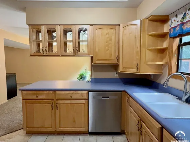 $307,500 | 2516 Kensington Road, Lawrence, KS 66046