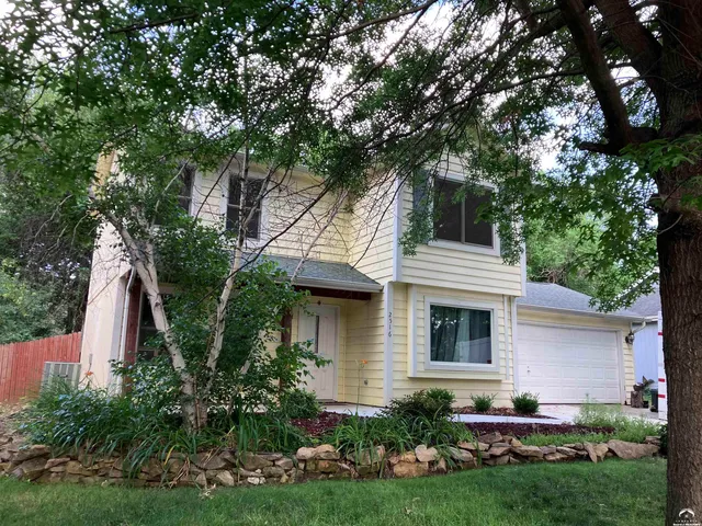 $307,500 | 2516 Kensington Road, Lawrence, KS 66046