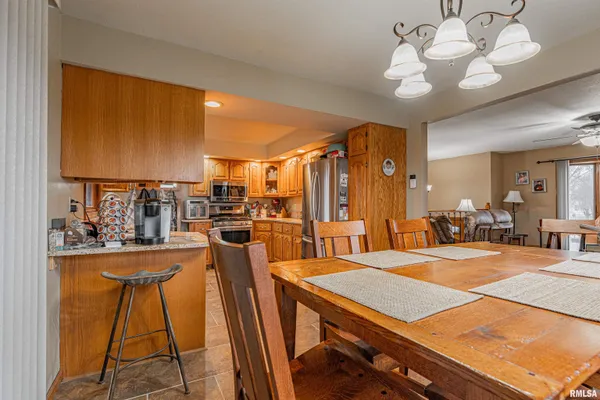 $325,000 | 1301 1411 Avenue, Lincoln, IL 62656