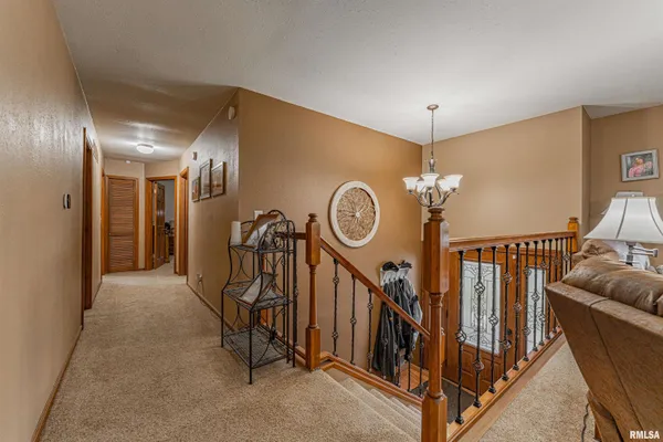 $325,000 | 1301 1411 Avenue, Lincoln, IL 62656