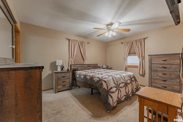 $325,000 | 1301 1411 Avenue, Lincoln, IL 62656